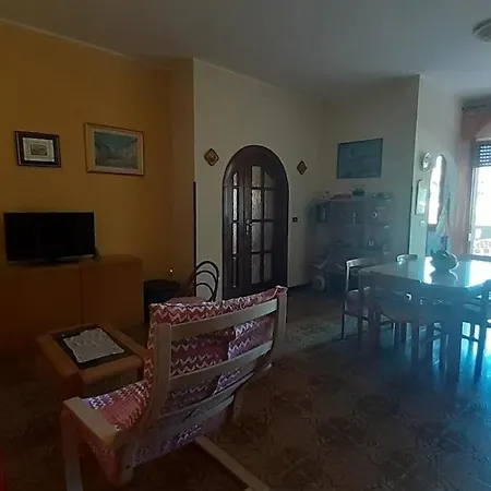 Comfortable Flat In Alba Adriatica, Abruzzo Italy アパート