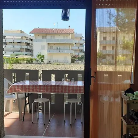 Comfortable Flat In Alba Adriatica, Abruzzo Italy アパート アルバ・アドリアティカ
