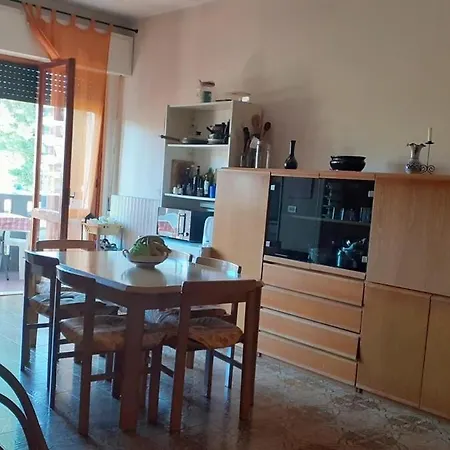Comfortable Flat In Alba Adriatica, Abruzzo Italy アパート